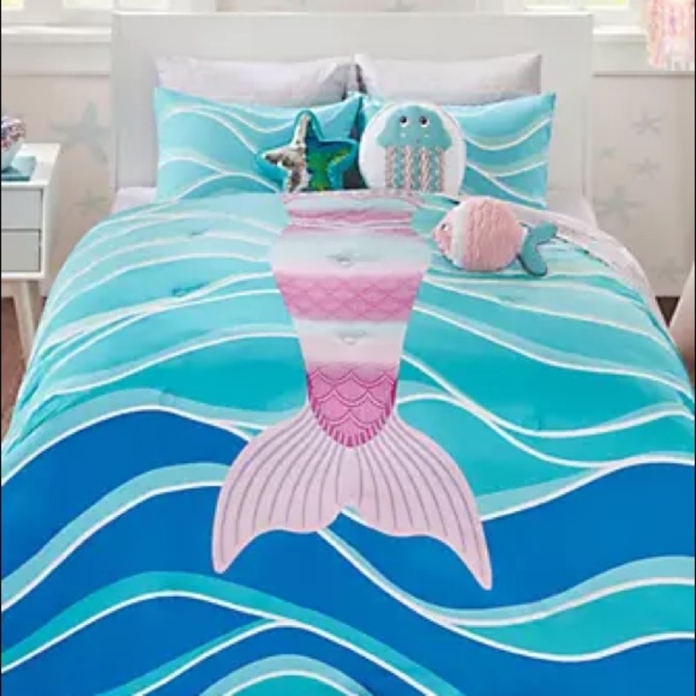 Lighting bug mermaid comforter set